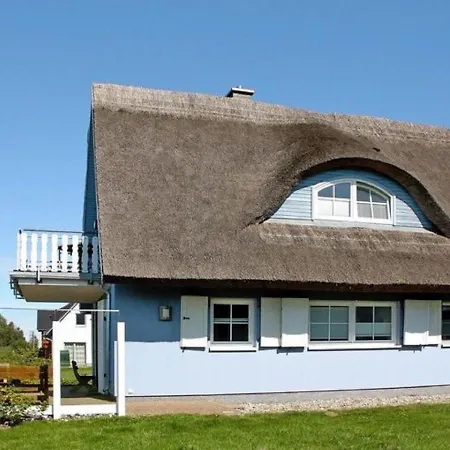 Holiday home Reetdachhaus In Mit Blick Auf Den Breetzer Bodden