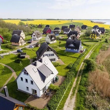 Reetdachhaus In Mit Blick Auf Den Breetzer Bodden Holiday home Vieregge