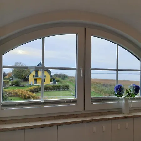 Holiday home Reetdachhaus In Mit Blick Auf Den Breetzer Bodden